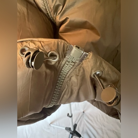 Cropped Puffer Vest - Picture 5 of 6